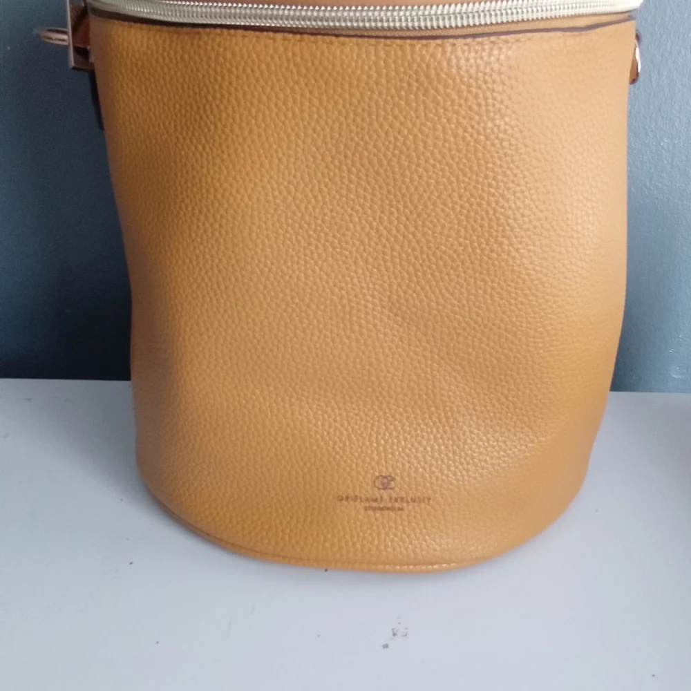 Oriflame Exklusiv Mustard Yellow Pebble Grain Vanity Case Bag Top Handle‎